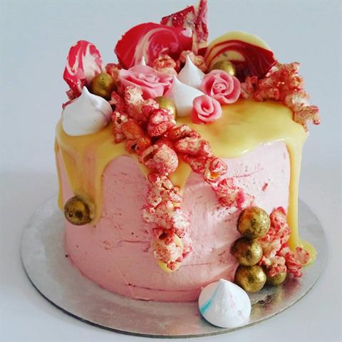 Bijoux Drip Cake